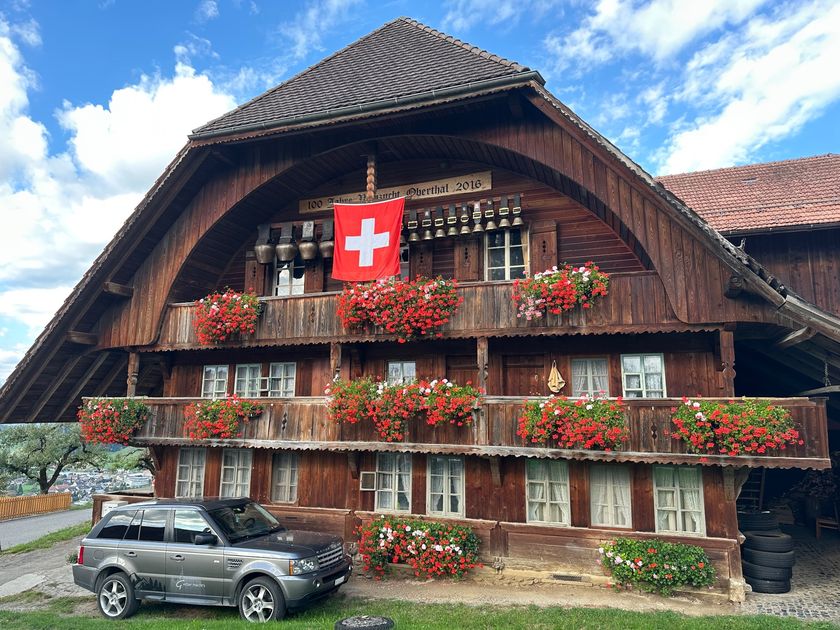 Blumiges Bauernhaus in Möschberg.