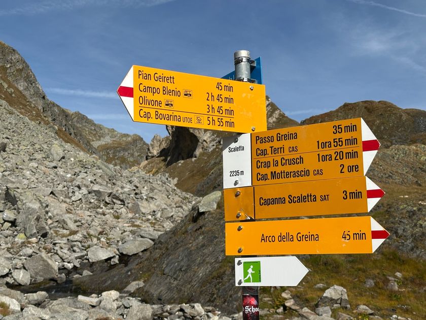 Wegweiser oberhalb Scalettahütte