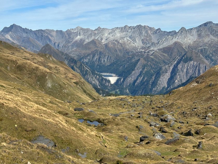 Tiefblick vom Pass zum Lago di Luzzone