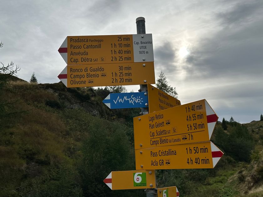 Wegweiser Bovarinahütte